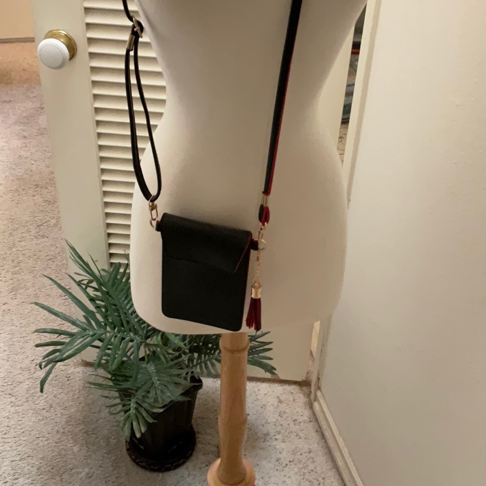 Cell phone cross body purse